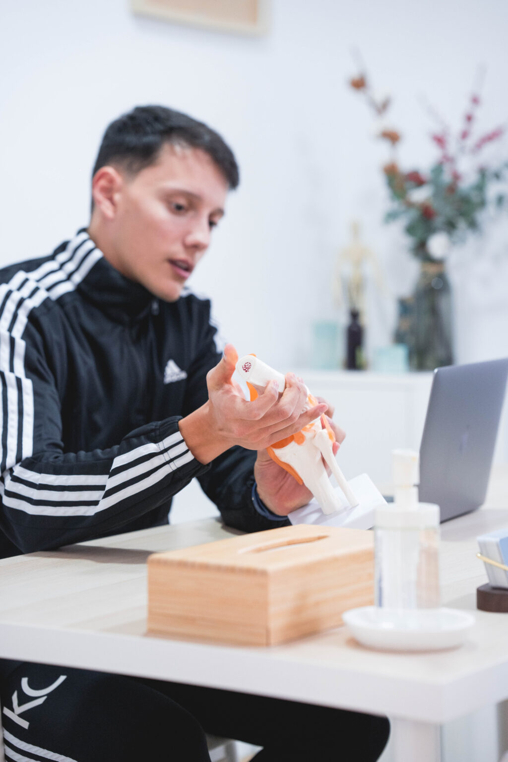 ¿Cómo sé si necesito fisioterapia y qué me pueden tratar en la clínica?